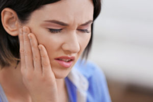 Zähneknirschen Symptome Kieferschmerzen